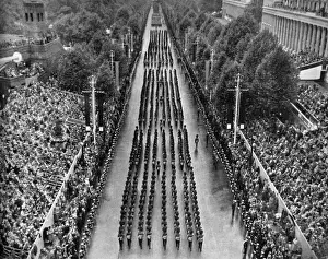 Buckingham Palace Parade Stampe: Guards processing on the Coronation route, 1953