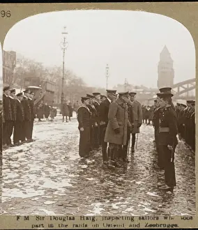 Stampe di Il Feldmaresciallo sir Douglas Haig ispeiona i marinai che hanno preso parte alle incursioni su Ostende e Zeebrugge Generali E Leader Stampe: Ispetta gli marinai di Haig