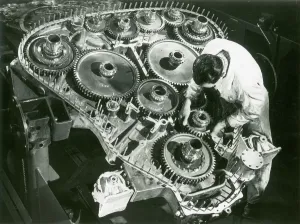 Immagini Dall'archivio IMechE Stampe: Motore Deltic, ultima marcia viene installata