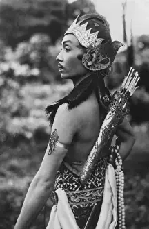 Elaborate Headdress Designs Stampe: Javanese Dancer