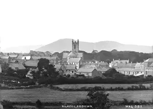 Stampe di Kilkeel, Contea di Down del Nord Irlanda - una vista generale della città presa da un campo. (Luogo : Irlanda del Nord, Contea di Down : Kilkeel ). Data: intorno agli inizi degli anni '900 In Basso Stampe: Kilkeel, Contea di Down