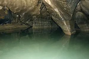 Limestone Formations Stampe: Limestone formations in the cave, that features