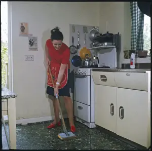 Vintage Domestic Scene Stampe: Mopping Kitchen Floor