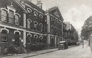 Stampe di The frontage of New End Hospital, Hampstead, North London, with a military ambulance outside. The building, designed by H.E. Kendall, was erected in 1849-50 as the Hampstead workhouse Immagini Correlate Stampe: Ospedale Nuovo di Fine, Hampstead, Nord Londra