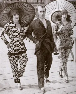 I abiti da notte alle spiagge del Lido di Venezia nel 1926