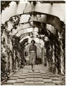 Kensington High Street History Stampe: Roof garden of Derry and Toms, Kensington