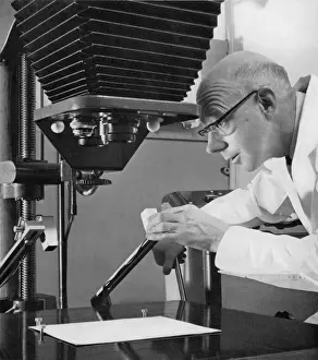 Printing Industry History Stampe: Operating a Vertical Projector