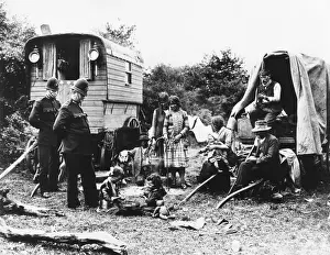 Caravan Stampe: Poliziotto parla con i giroli a Epsom Down