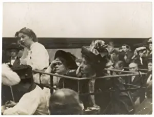 Stampe di Cristabella Pankhurst, Signora Pankhurst e Flora Drummond al tribunale di magistrati di Bow durante il processo Rush Immagini Correlate Stampe: Prova di urgenza/1908