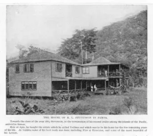 Stampe di La casa di Robert Louis Stevenson scrittrice scozzese a Vailima, Samoa, con la montagna di Vaea alla sua schiena Samoa Stampe: Vale della Steverson o Vale di Stevenson
