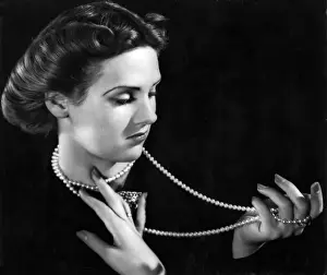 Pearl Necklace Stampe: A String of Pearls