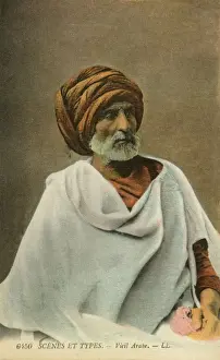 Studio di un anziano uomo arabo.