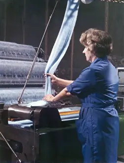 Textile Manufacturing Process Stampe: Threads entering a weaving machine