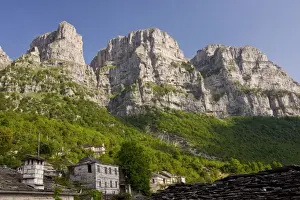 Greek Countryside Landscape Stampe: The dramatic limestone cliffs of Astraka mountain