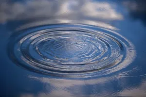 Modelli Stampe: Ondata sull'acqua - Con riflesso delle nuvole