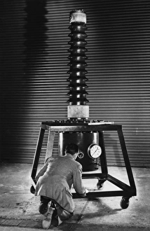 National Physical Laboratory UK Stampe: Absolute voltmeter, 1951