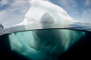 Polar Landscape Photography Stampe: Antarctic iceberg, split view
