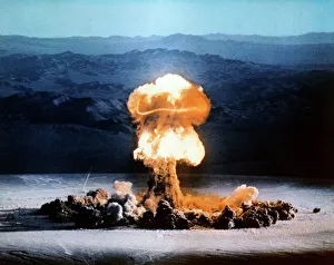 Stampe di Explosione dell'atomica Immagini datate 2012 aprile: Explosione dell'atomica