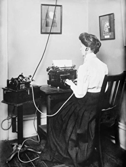 Alexander Graham Bell Invention Stampe: Blind stenographer using dictaphone, 1911 C017 / 7865