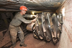 Tunnel Boring Machine Stampe: Boring machine in a potash mine
