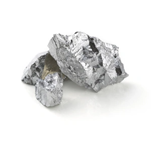 Stampe di Il cromo. Campioni del metallo di transizione cromo (Cr). Il cromo ha il numero atomico 24 e è un elemento metallico duro che può essere molto levigato Immagini datate 2012 gennaio: Chromium