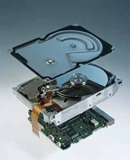 Stampe di L'assemblaggio del disco duro computer Immagini datate 2003 luglio: Assemblaggio del disco duro computer
