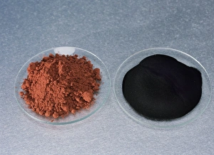 Stampe di Issi ossidi di rame sulle lenti d'occhio. I colori mostrano la differenza nell stato di ossidazione del rame nel cromo(I)ossido (Cu2O, rosso) e nel cromo(II)ossido (CuO, nero) Immagini del 14 settembre 2004: Ossidati di rame