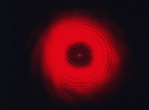 Stampe di La diffrazione di un modello circolare prodotta dal rilascio della luce monocromatica su una superficie circolare Immagini datate 2005 giugno: Diffraction