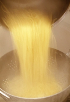 Kitchen Equipment Stampe: Draining spaghetti