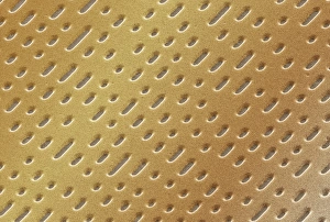 Stampe di La superficie del DVD. Coloured scanning electron micrograph (SEM) della depressioni che codificano informazioni sulla superficie di un DVD (disco versatile digitale) Immagini datate 2002 aprile: Superficie del DVD, SEM