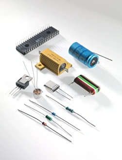 Stampe di Componenti elettronici che includono resistori, transistori, condensatori ed integrazioni circolari Immagini datate 2011 agosto: Componenti elettronici