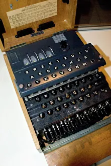 Stampe di Quattro rotore dell'ingombro per codificatore utilizzato dalla Germania nella seconda guerra mondiale per inviare messaggi cifrati Seconda Guerra Mondiale Stampe: Macchina del codice Enigma