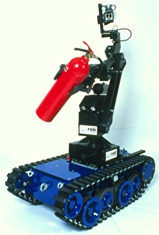 Stampe di Un robot pompiere. Un robot progettato per combattere incendi in aree pericolose come fabbriche chimiche o reattori nucleari. Questo robot è dotato di una telecamera sulla sua sommità Immagini datate 1998 febbraio: Robo antincendio