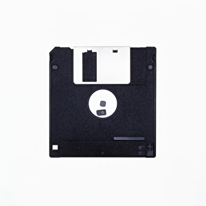 Stampe di Disco flessibile di diametro da 3,5 pollici coperto con un cappuccio protettivo in plastica. Questo disco magnetico è utilizzato per memorizzare i dati del computer Immagini datate 2004 agosto: Disco flessibile
