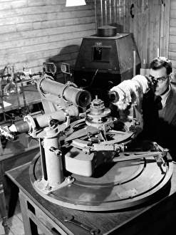 National Physical Laboratory UK Stampe: High-precision spectrometer