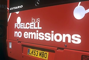 Stampe di Autobus alimentato da idrogeno. Sloggiorno sul retro di un autobus che è alimentato con una batteria a combustione del liquido d'idrogeno e non produce alcun emissivo ecologico oltre l'acqua vapore Immagini datate 2010 settembre: Autobus alimentato da idrogeno
