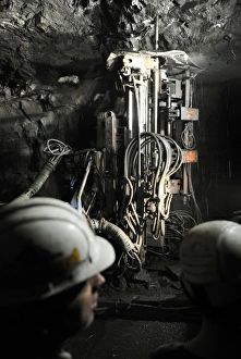 Mining Industry Equipment Stampe: Installing a wall support in a mine C018 / 2353
