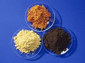 Stampe di Iossidi di piombo sulle lenti d'occhio. I colori mostrano la differenza nello stato ossidativo del piombo nei composti PbO (giallo), Pb2O3 (arancione) e PbO2 (bruno) Immagini datate 2004 settembre: Ossi di piombo
