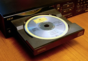 Compact Discs Stampe: Loading a compact disc into compact disc player