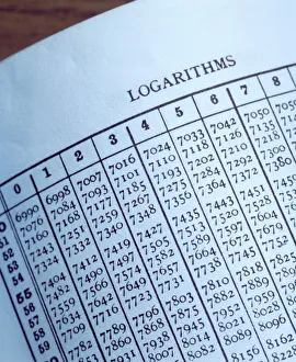 Stampe di La tabella dei logaritmi. Le righe e le colonne di numeriLogaritmici sono utilizzati nella matematica per facilitare la moltiplicazione ed il divisione Immagini del 12 maggio 2004: Tabella del logaritmo