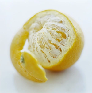 Stampe di Arancia a metà pezzata (Citrus sinensis). Questo è ricco di vitamina C, necessaria per la pelle e le gengive sane Immagini datate 2003 maggio: Orange