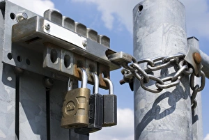 Industrial Photography UK Stampe: Padlocked gate