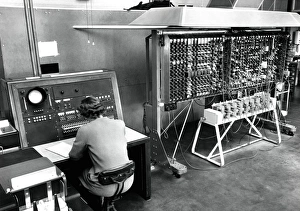 Stampe di Il computer ACE Pilot. Controller che opera l'Automatic Computing Engine (ACE) modello pilotato Immagini datate 2008 settembre: Computer di volo ACE del 1952