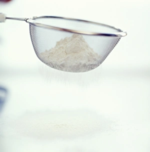 Baking Tools Stampe: Sieving flour
