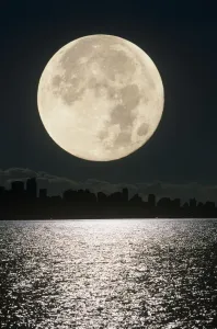 Stampe di Luna piena sul porto di Vancouver, Colombie Britannica, Canada Immagini datate 2006 febbraio: Luna piena