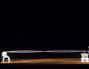 Stampe di Una onda stazionaria su una corda vibrante. Questo è un'onda trasversale ferma Immagini datate 2005 giugno: Onda stazionaria