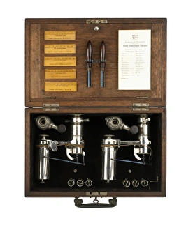 Stampe di L'indicatore di motore a vapore nel suo scatole. Questo strumento portatile veniva utilizzato per misurare la pressione del cilindro e il movimento dell'albero a pistoni in un motore a vapore Immagini datate 2008 febbraio: Indicatore a vapore