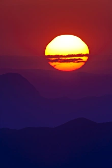 Mountain Range At Sunset Stampe: Sunset over mountains