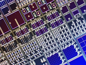Light Micrograph Images Stampe: Surface of microchip, light micrograph C018 / 6403
