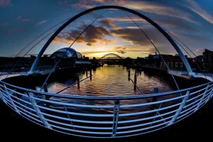 Irlanda Del Nord Stampe: I ponti del Millenio di Gateshead, la Sage e il Ponte di Tynes a Newcastel sopra il fiume